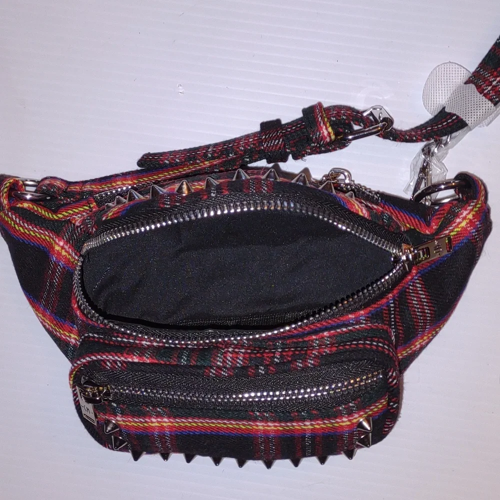 CURRENT MOOD Max Volume Fanny Pack Crossbody - Picture 7 of 17